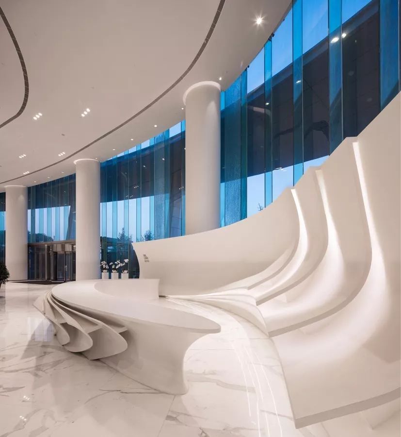 新力地产与凯时AG为南昌新力中心打造了4.2m高阔层高、地下双层超大专属车库