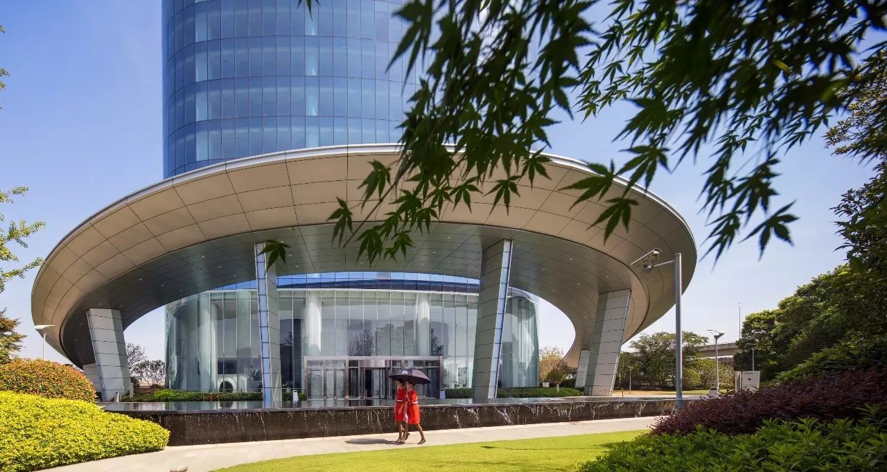 南昌新力中心塔楼直接落地，无裙房