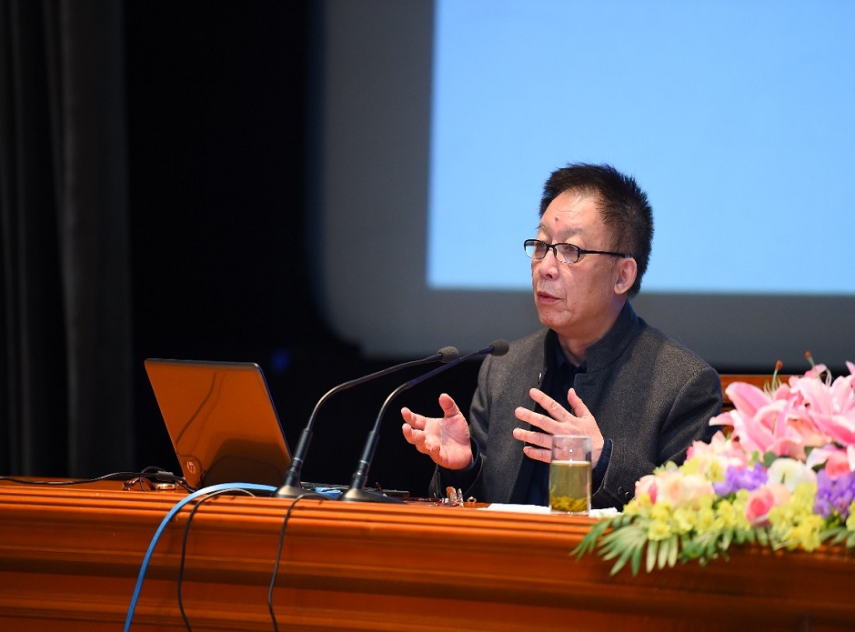 主讲人：：：著名学者易中天先生 - 副本 (3).jpg